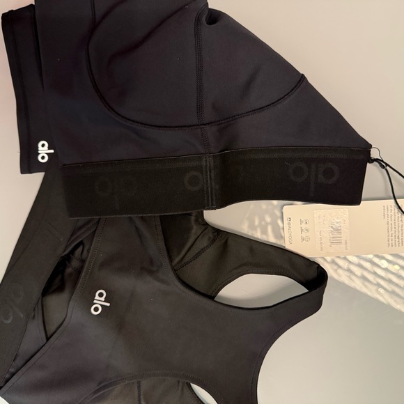 ALO Yoga Jet Black Activewear Set - Picture 8 of 8